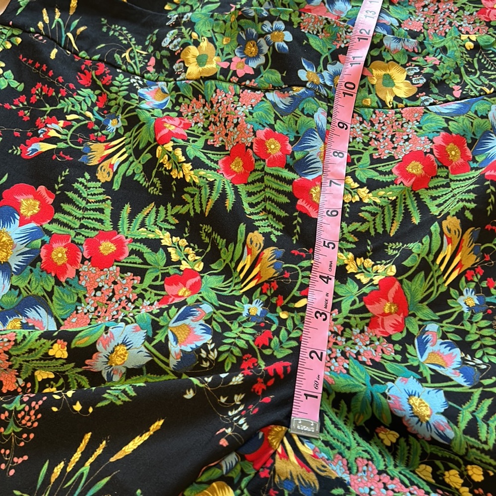 Soft Surroundings Black Floral Cropped Pants - Picture 10 of 13